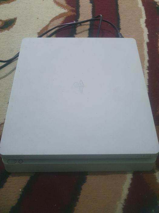 Плейстейшин 4 сотилади