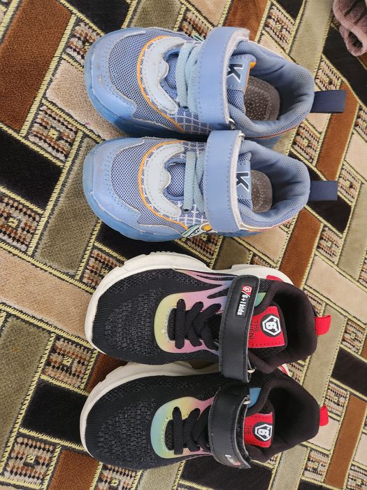 Продам детские кроссовки