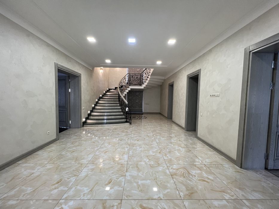 Сдаётся в Аренду шикарный особняк в центре города