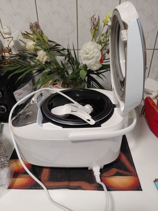 MULTICOOKER  750 W , 5 l ,45 programe ,nou