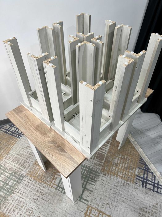 Кухонный стол и табуретки