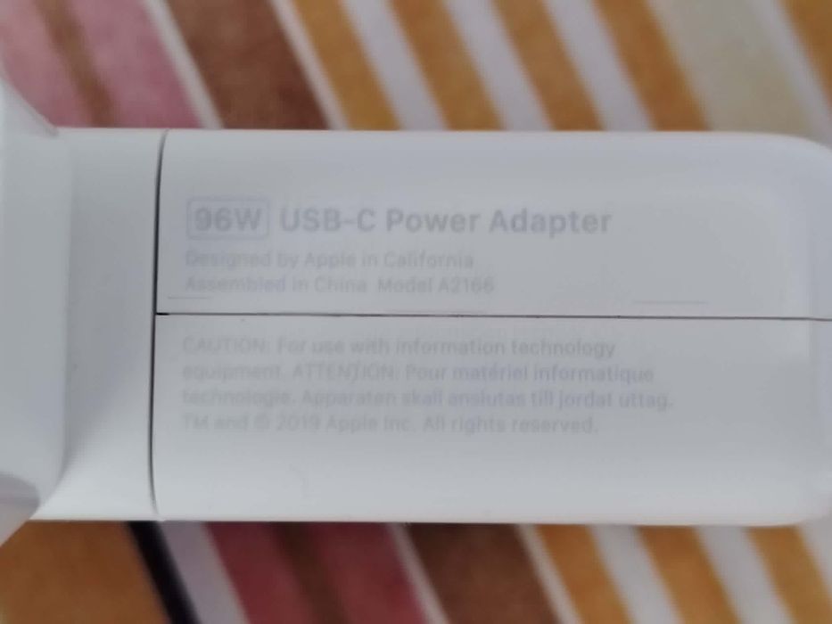Зарядно Apple 96W USB-C Power Adapter. Универсално за много модели.