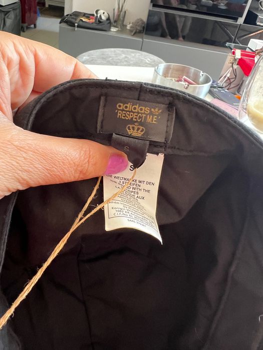 Sapca Adidas din seria "Respect Me", noua, cu eticheta