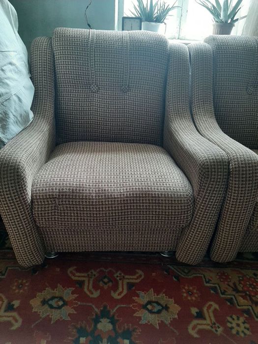 Продаётся диван с креслами