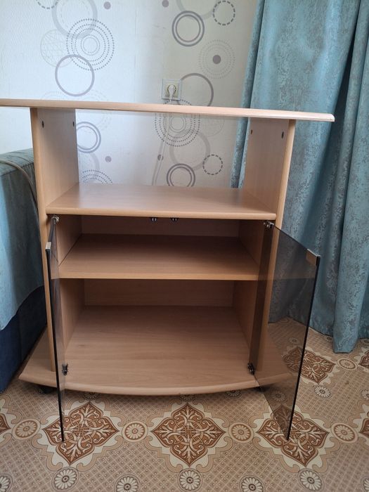 Продам тумбу под телевизор