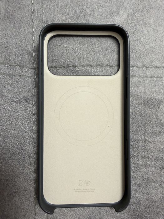 Husa Iphone 17 pro max BEATS