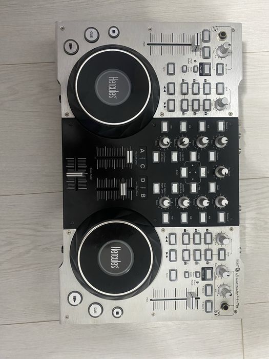 Vand consola dj Hercules 4-mx