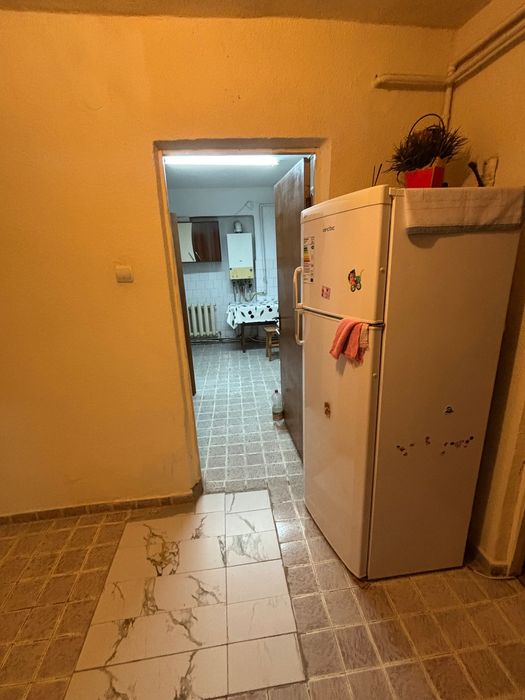 Închiriez apartament
