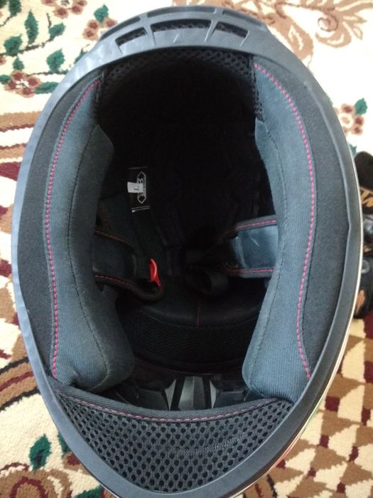 Продам новый шлем отличный состояние