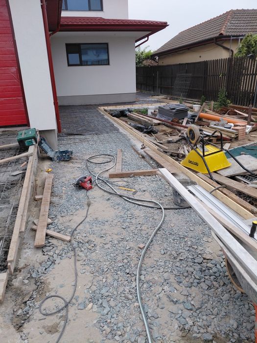 Trotuare , alei , beton periat , terase circulabile  , Garduri frontale sau laterale  cu plasa si pahare betonate