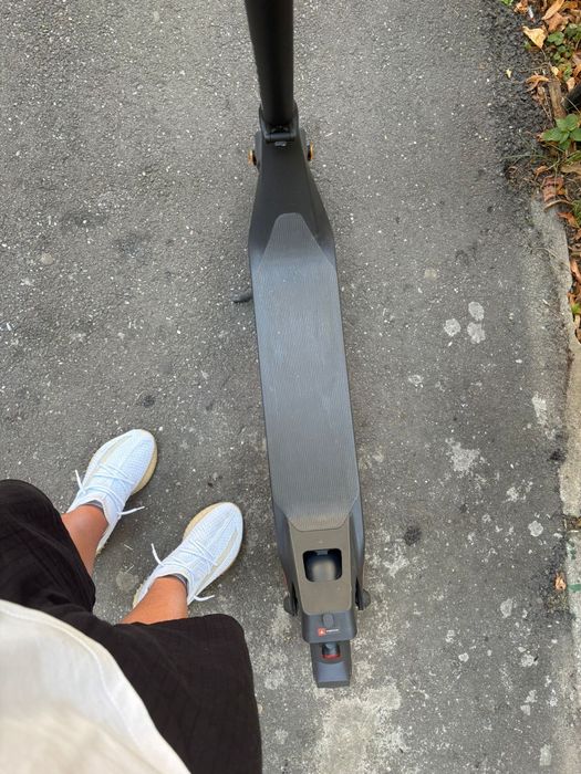 Vând trotineta electrica Xiaomi 4 lite