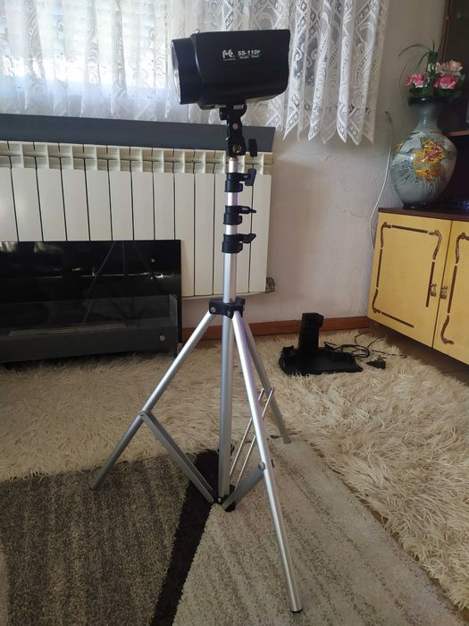 Студийна светкавица + стойка FalconEyes  SS-110F