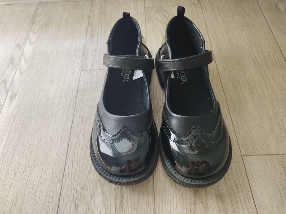 Продам обувь на девочку