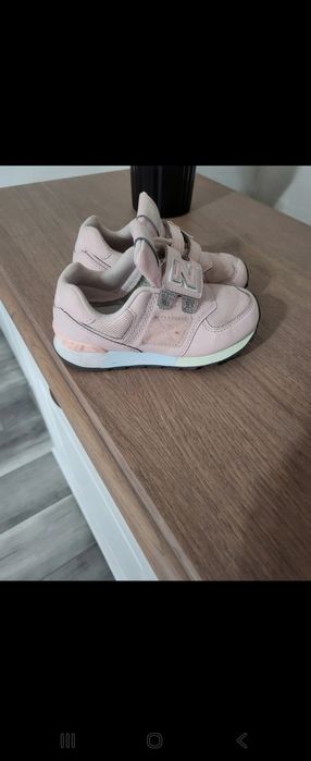 Vand adidasi new balance nr 28