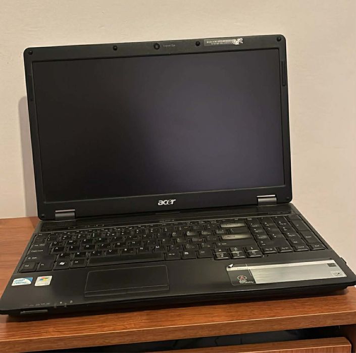 Принтер Brother и лаптоп Acer