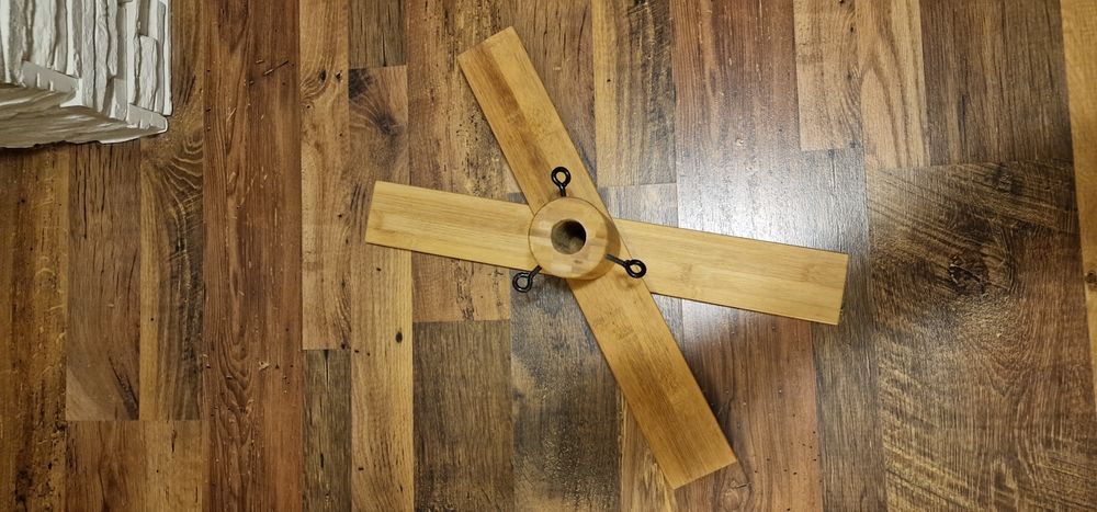 Suport brad Crăciun lemn