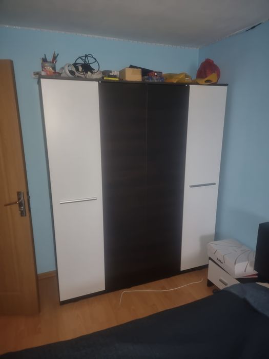 Mobila dormitor pat, șifonier si noptiere