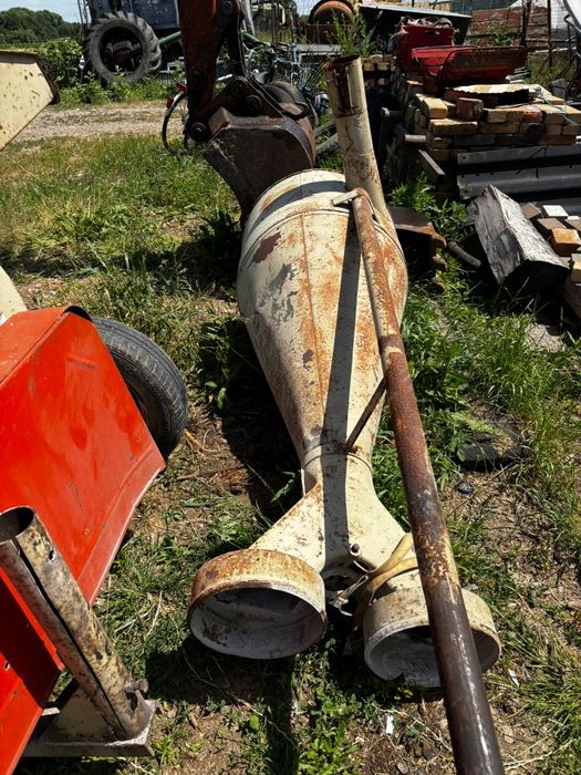 Moara cu ciclon si ciocanele după tractor