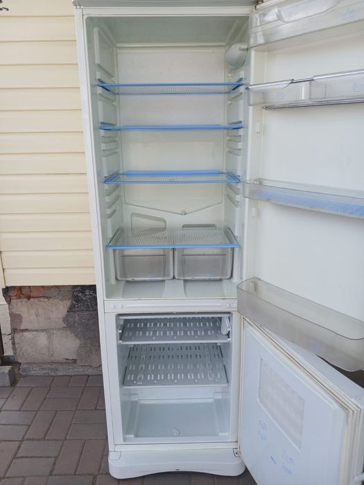Холодильник indesit