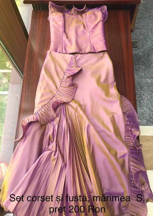 Compleu  satinat 3 piese, fusta, top satinat stil corset si esarfa