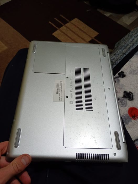 Vând leptop Hqmai multe detalii în privat.!