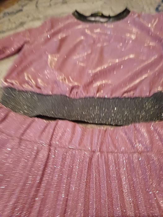 Продам кастюм двойка для девочку размер 40-42-44