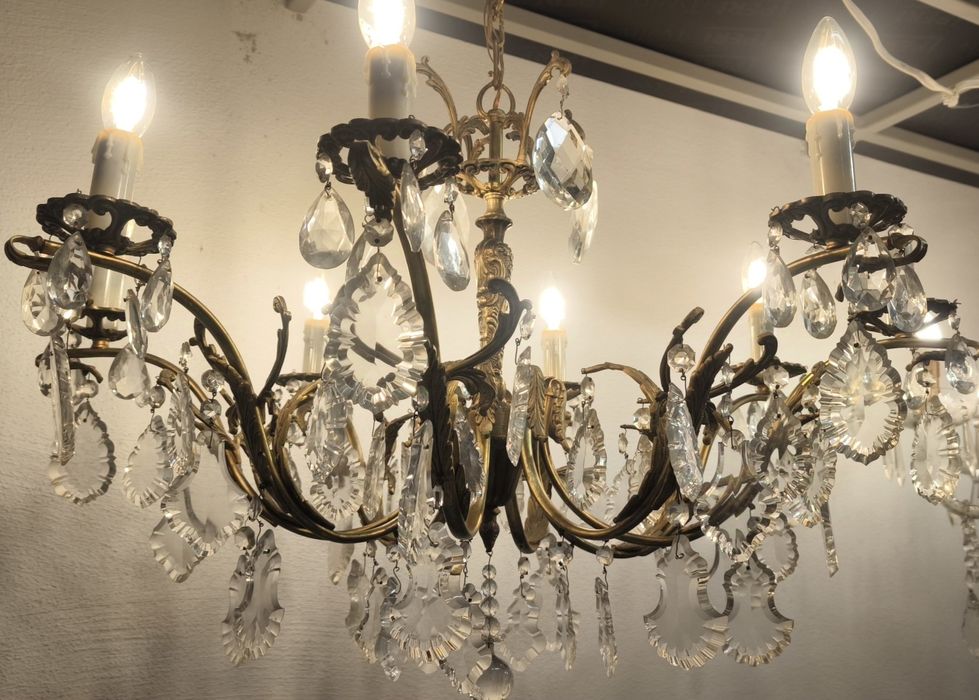 Класически месингов полилей с кристали