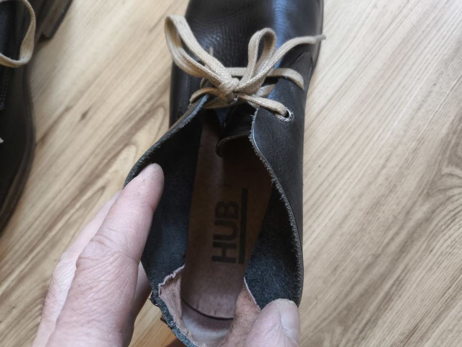 Два чифта обувки