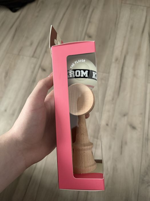 Kendama Krom Strogo Alb