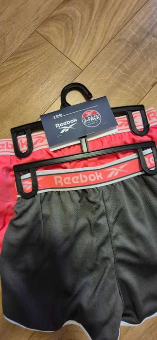 Къси спортни панталони Reebok за момиче. 2 броя, за възраст от 9 до 12 години. Цена: 24 €.