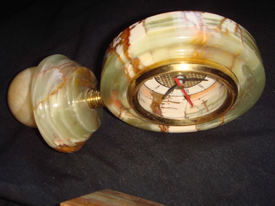 Оникс Камень Натуральный Красивый как горы с часами даже внутри