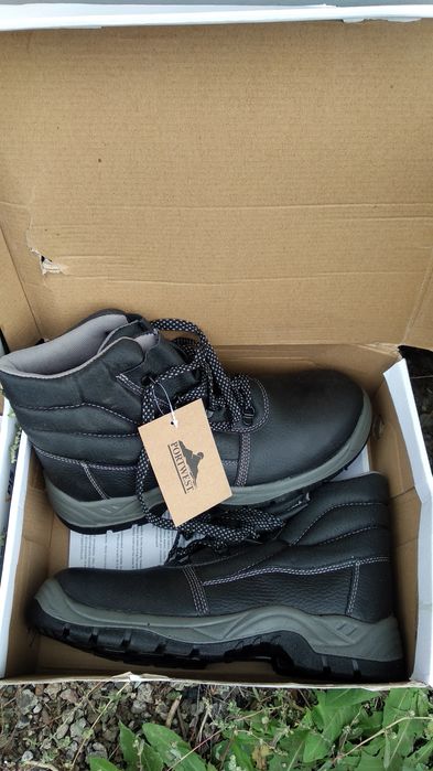 Продам рабочие ботинки