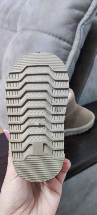 UGG bebe mărimea 19