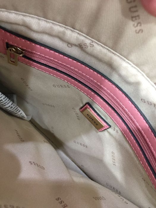 Шикарная сумочка Guess