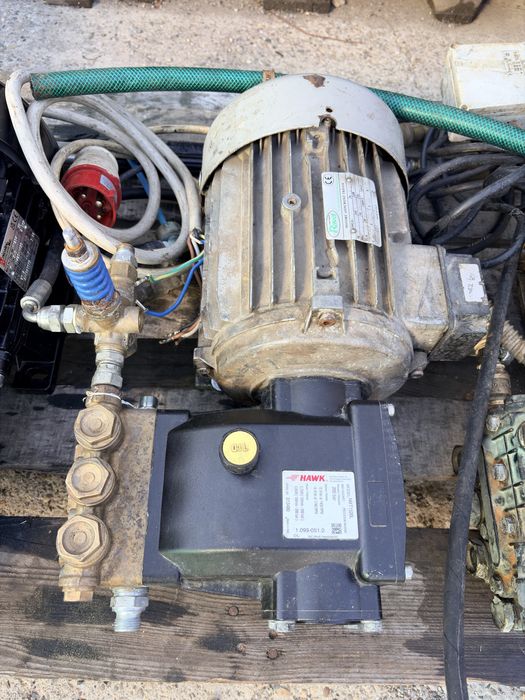 Pompă profesională HAWK MT1520L – 200 bar – cu motor electric 5,5 kW și bypass
