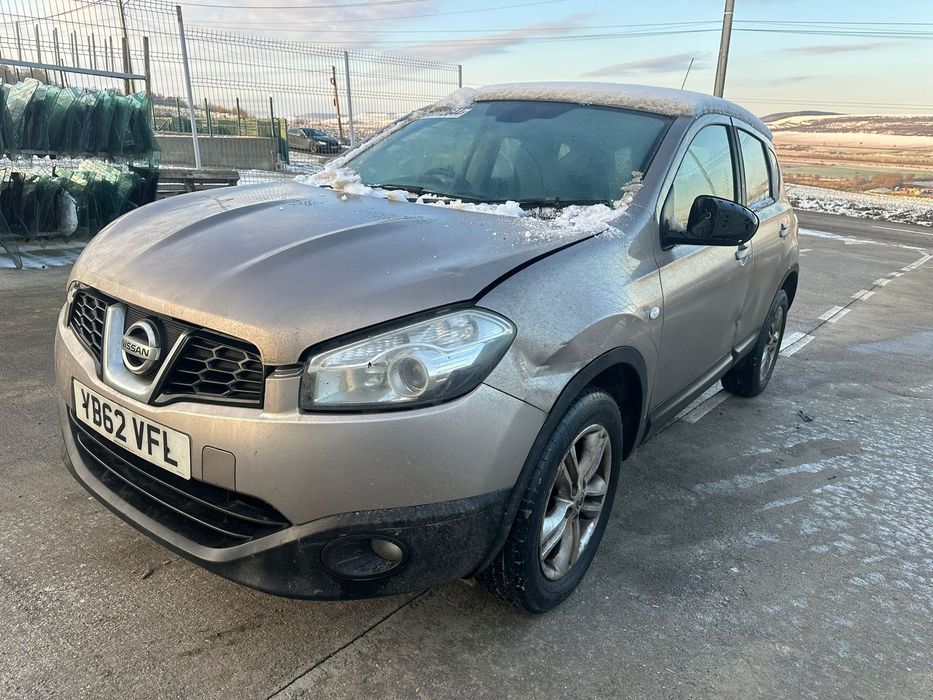 Dezmembrez / Piese auto Nissan qashqai bej 2010 1.6 benzina