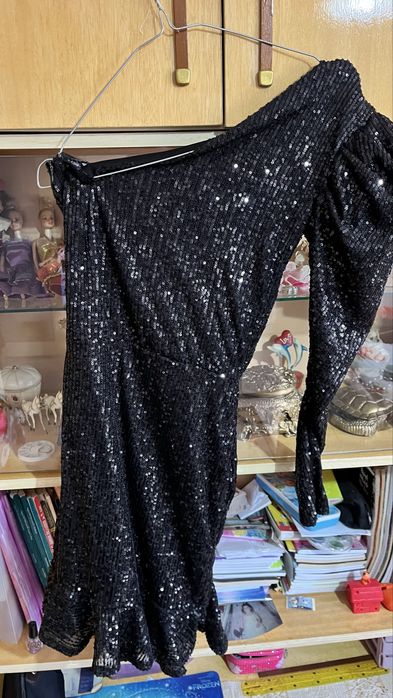 Официална рокля с един ръкав носена само няколко пъти