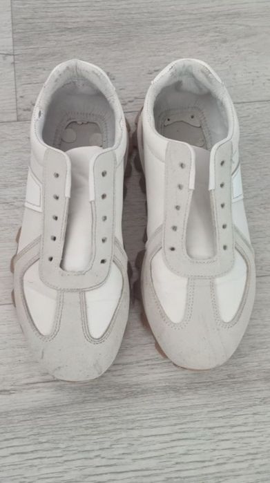 Продам женские кроссовки