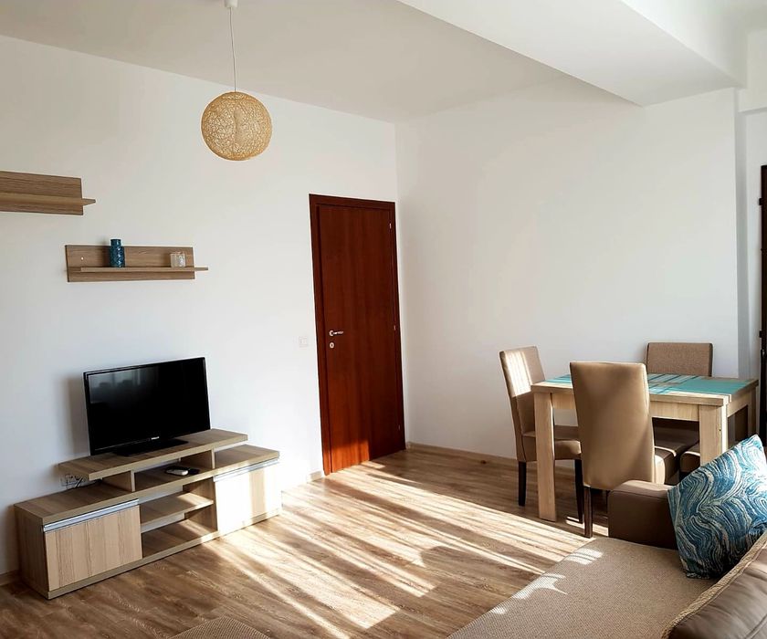 Inchiriez apartament decomandat 2 camere Mamaia Summerland