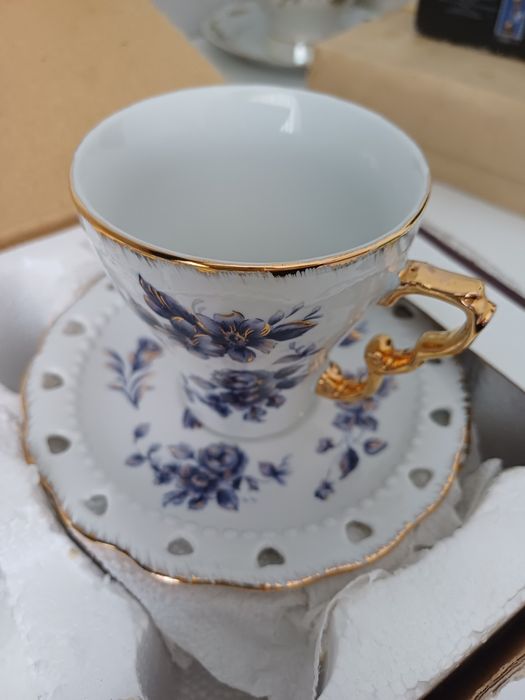 Продам чашки с блюдцами