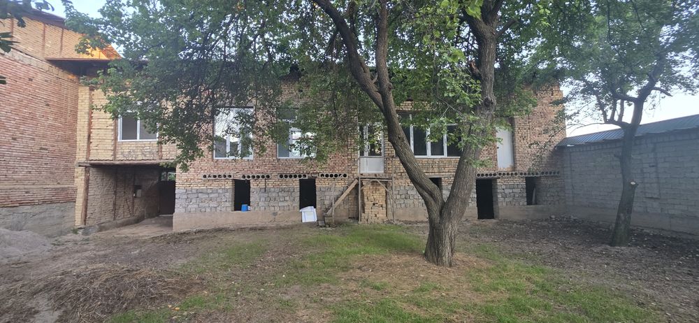 Дурмон махалласи Арчазор кӯчасида 7 сот. 4 хона  ер ҳисобида сотилади.