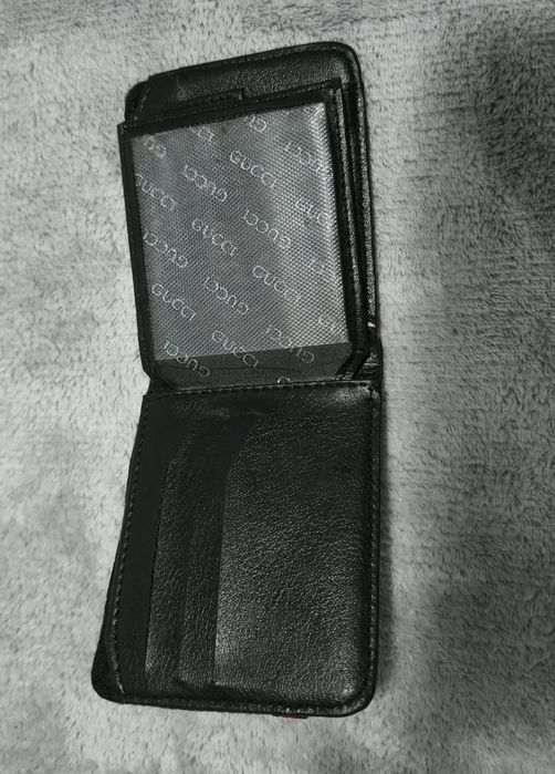 Vând Portofel GUCCI.