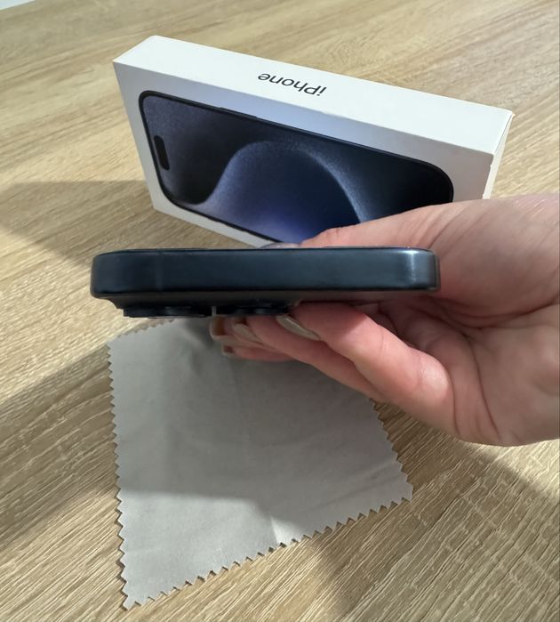 Iphone 15 Pro 128 gb IMPECABIL - FULL BOX + 9 huse cadou