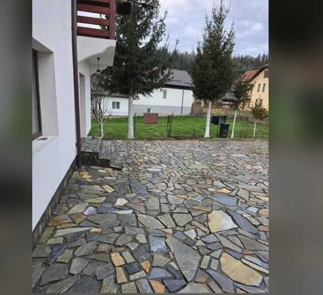 Piatră Naturală de Munte – Rezistență și Eleganță