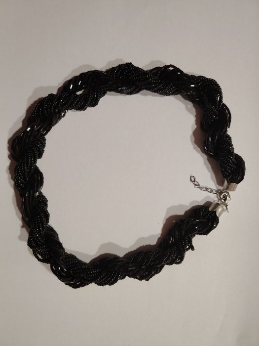 Елегантно черно колие от мъниста