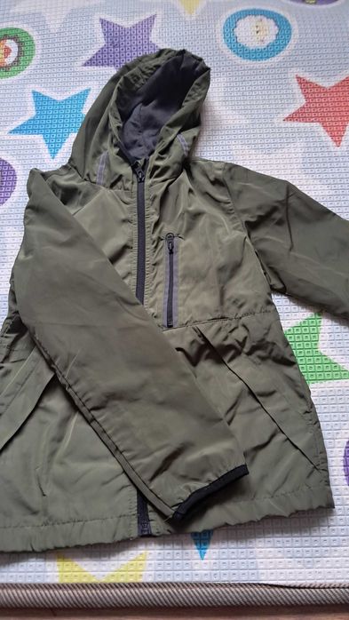 Geaca de ploaie nr 122-128 si 2 hanorace