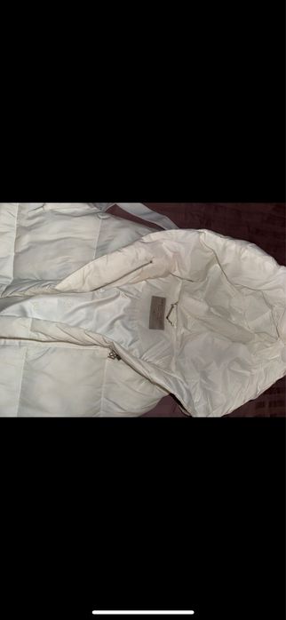 Белая длинная безрукавка