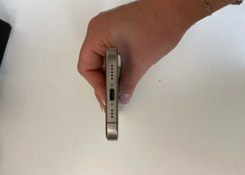 Apple iPhone 15 Pro 128GB Natural Titanium
