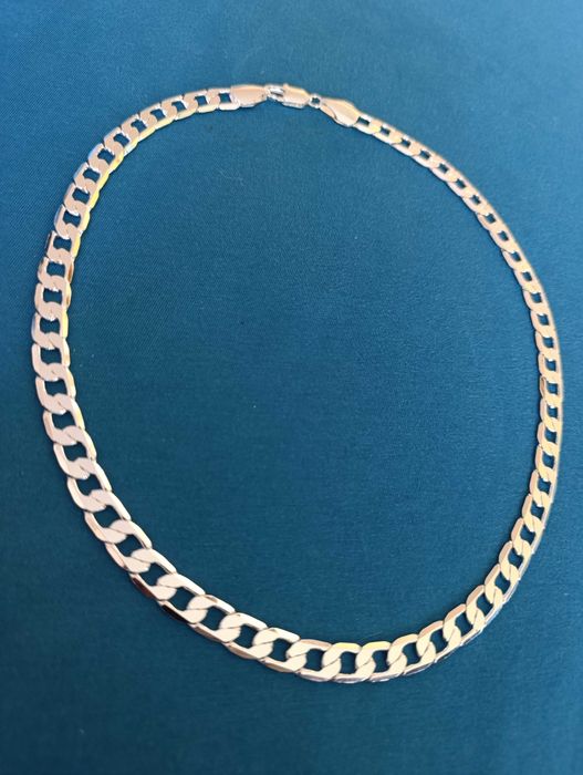 Нов, масивен сребърен ланец .В кутия за подарък