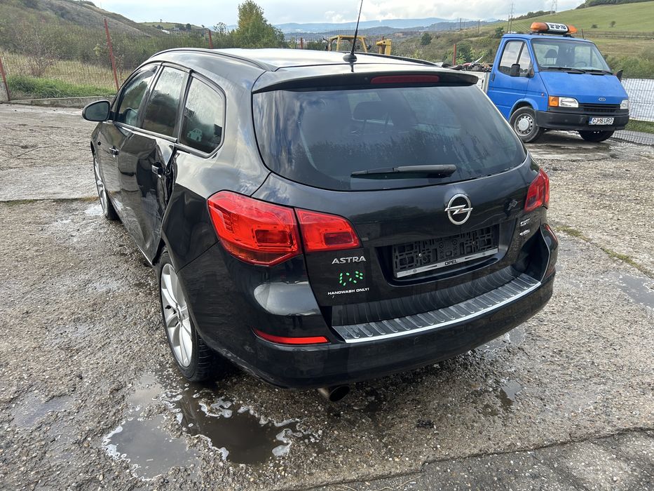 Aripa Opel Astra J